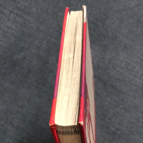 Ever After High - Next Top Villain Book - Picture 4 of 6